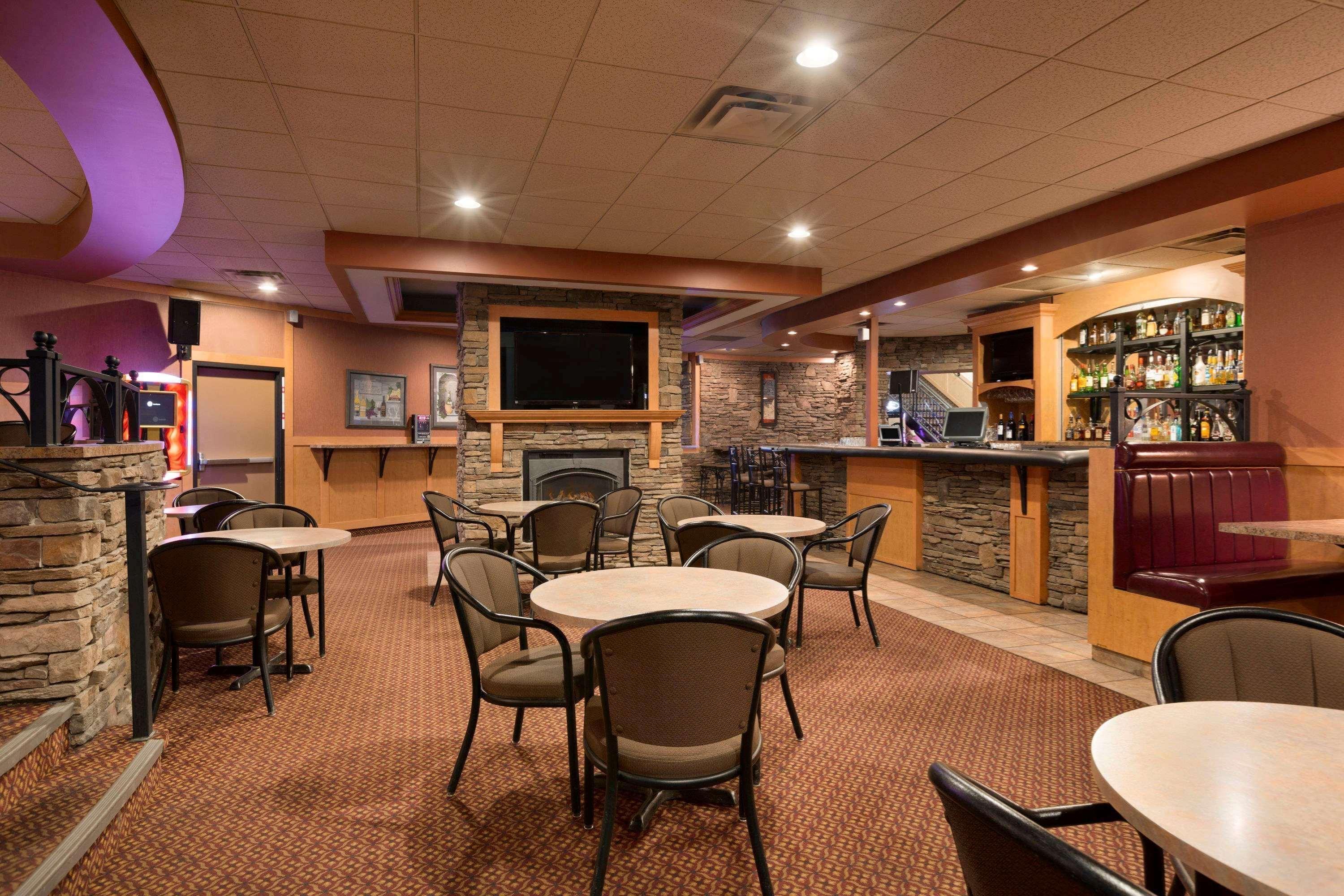 Border Inn & Suites Lloydminster Εξωτερικό φωτογραφία